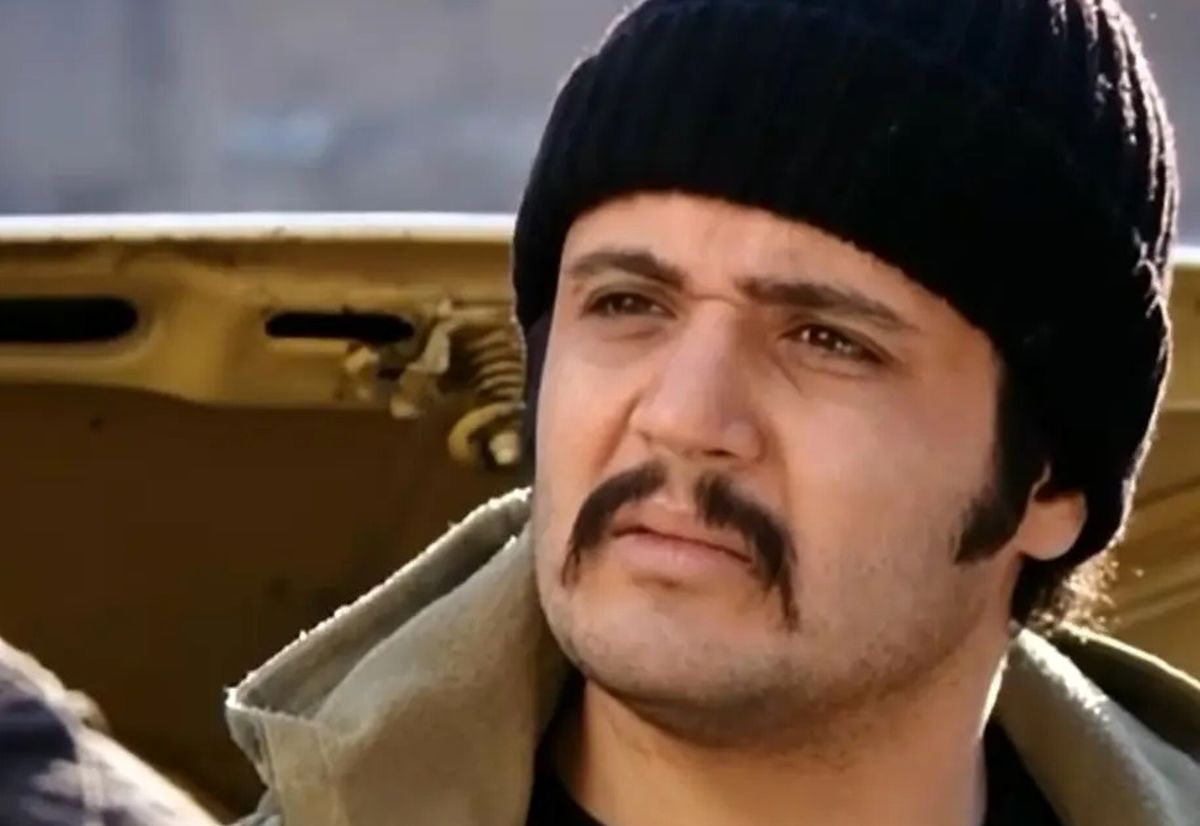 «کیانوش» 12 سال بعد سریال آوای باران در حال مجسمه‌سازی در خانه‌اش