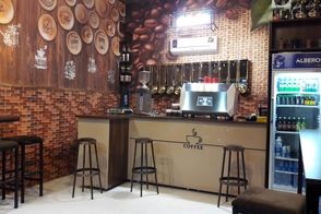 نوشته قشنگ روی یک مغازه در روزهای سخت اقتصادی