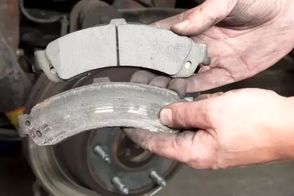 ۱۲ نکته مفید برای افزایش طول عمر لنت ترمز خودرو