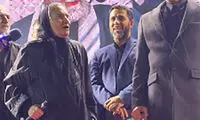 تصاویری از شعار دادن بازیگر «مهمان مامان» در میدان ولیعصر