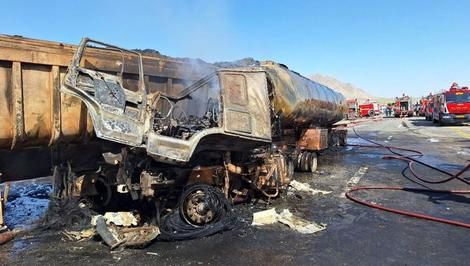 تصادف و آتش‌سوزی یک خودروی حمل قیر در مشهد
