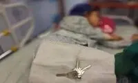 خارج کردن دسته‌کلید از معده کودک ۶ ساله سبزواری 