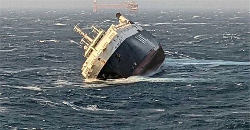 تصاویر رویترز از کشتی حادثه‌دیده اماراتی