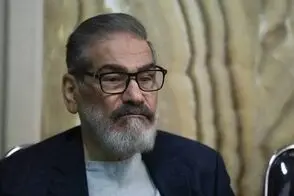 سنگ مزار علی شمخانی با درجه نظامی «دریاسالار»