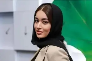 رپ‌خوانی خانم بازیگر سریال بی‌عاطفه در ماشین