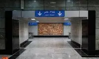 سرگردانی و آشفتگی مردم در تاریکی و هوایِ بسته‌ی مترو