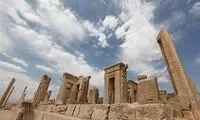 هنرنمایی دیدنی یک دختر در تخت جمشید