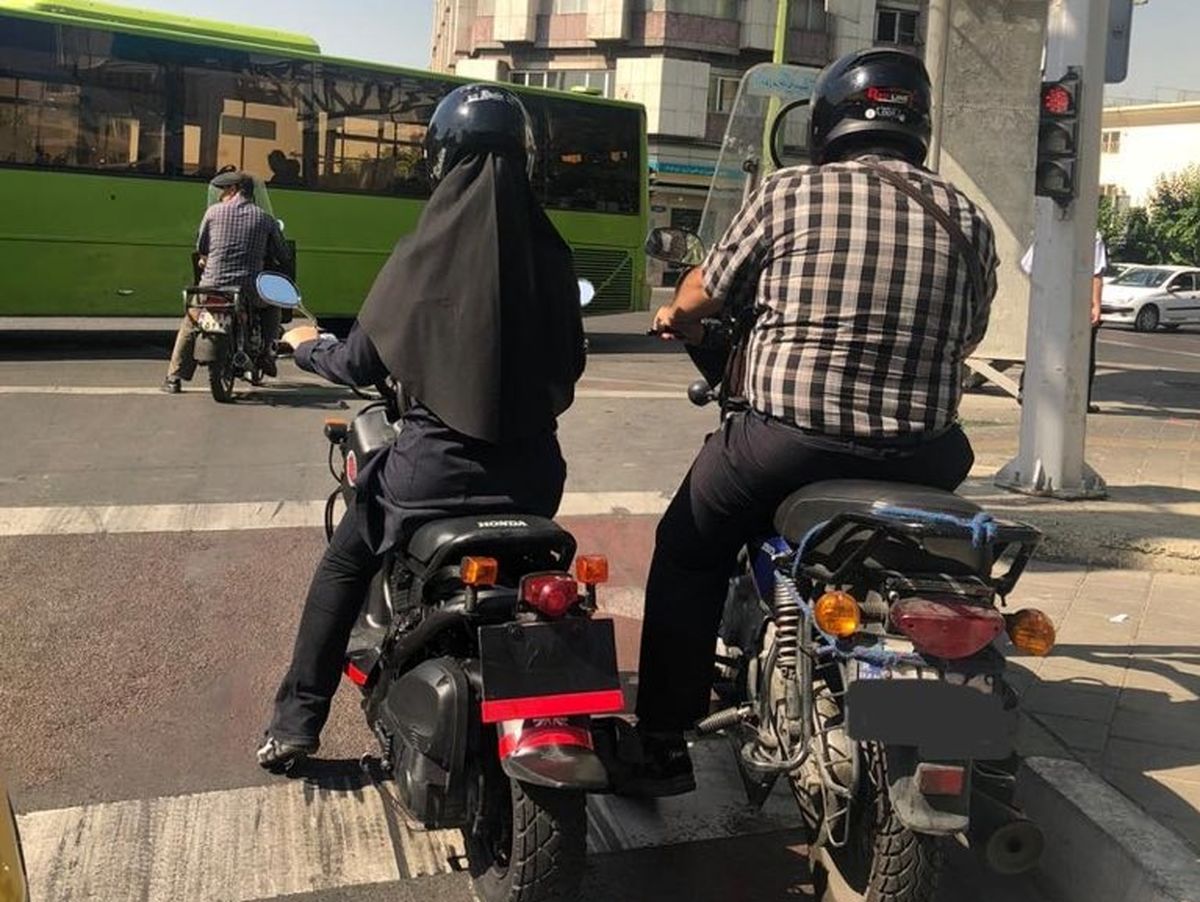 برخورد جالب راننده وانتی با یک موتورسوار زن وایرال شد