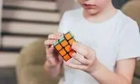 معرکه‌گیری کودک اعجوبه در هواپیما