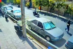 ثبت تصویر از یک اتفاق عجیب جلوی سفارت فرانسه