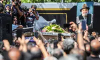 سلفی در عزای اکبر عبدی را ابزارِ سرزنشِ مردمِ ایران نکنید!