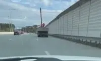 بار زدن عجیب و تصادف هولناک کامیون با پل