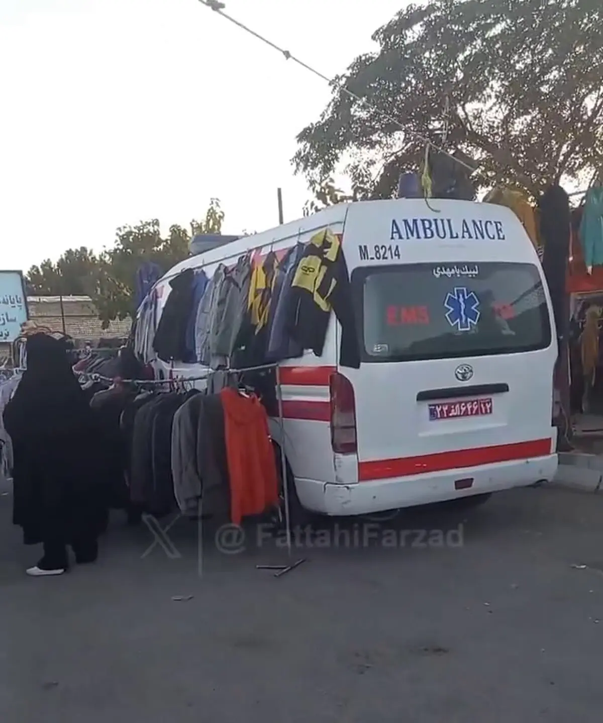 آمبولانس پارک‌شده در ترمینال تربت‌حیدریه، جالباسی شد!