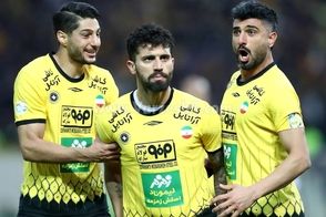 دانشگر به لباس سپاهان گیر داد!