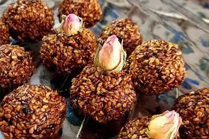 دستور یک میان‌وعده مقوی با کنجد و شیره انگور