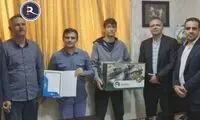 تقدیر با قابلمه از قهرمان کشتی جهان در قم!