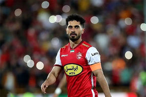 تشویق شدید امید عالیشاه توسط هواداران پرسپولیس