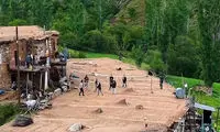 روستای کوچکی که با زمین والیبال عجیبش معروف شده است