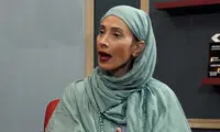 چهره سراسر غم و اندوه سحر زکریا در ختم پدرش