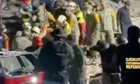 بعد از 72 ساعت، پسر 11ساله از زیرآوار زلزله نجات یافت