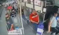لحظه تصادف شدید اتوبوس به دلیل چرت زدن راننده