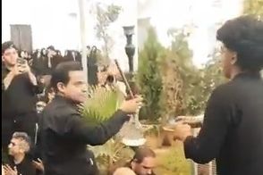 عزاداری همراه با قلیان در مراسم یزدی‌ها