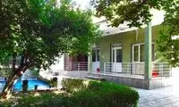 دیروز در کوچه‌های قلهک، آلمانی به لکنت افتاد