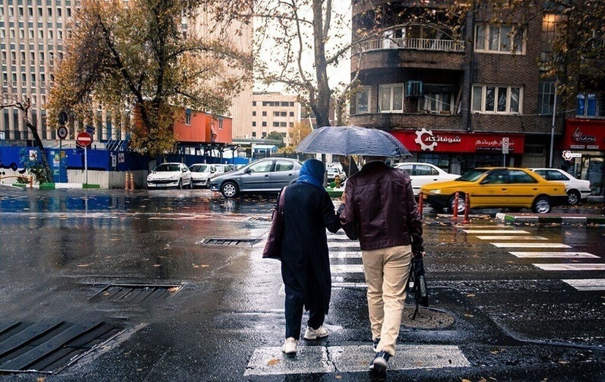   آسمان ابری و بارش باران در راه تهران 