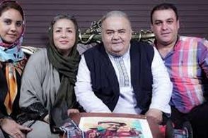 تفریح خانوادگی اکبر عبدی در کنار ساحل