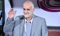 چهره کسی که در ۶۲ سالگی اولین کارت زرد زندگی‌اش را گرفت!