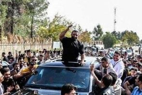 ادای احترام هادی چوپان به پرچم ایران از پنت‌هاوس لاکچری