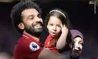 عکسی از محمد صلاح و دخترش در ساحل دریا
