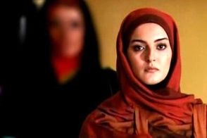 عکس هنری بیتای سریال آوای باران در یک کافه