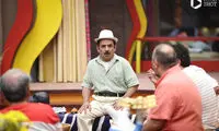 کیهان، گردن «جوکر» را با «غربت» زد!