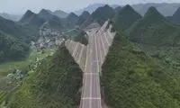 چینی‌ها به‌جای تونل جاده‌ای بی‌نظیر روی کوه ساختند