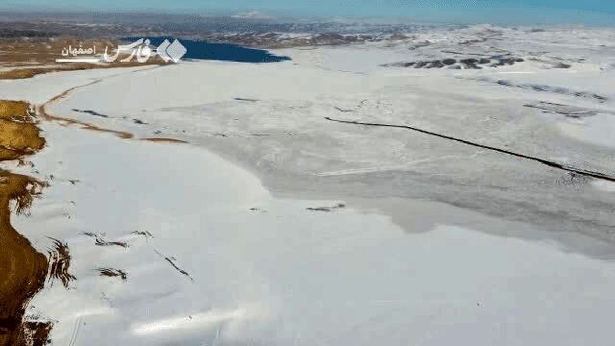 تصاویر تازه از دریاچه یخ‌زده سد زاینده‌رود