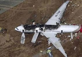 ببینید: لحظه وحشتناک سقوط یک هواپیما