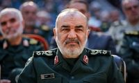 تلقین خواندن منصور ارضی در تدفین شهید سلامی