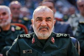 تلقین خواندن منصور ارضی در تدفین شهید سلامی