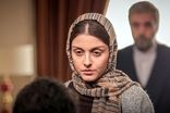 تیپ هالیوودی خانم بازیگرِ زخم کاری کنار برج ایفل