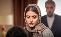 تیپ هالیوودی خانم بازیگرِ زخم کاری کنار برج ایفل