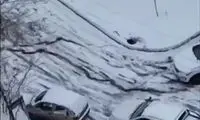 تصادف و لیزخوردن خودروهای لاکچری در برف!