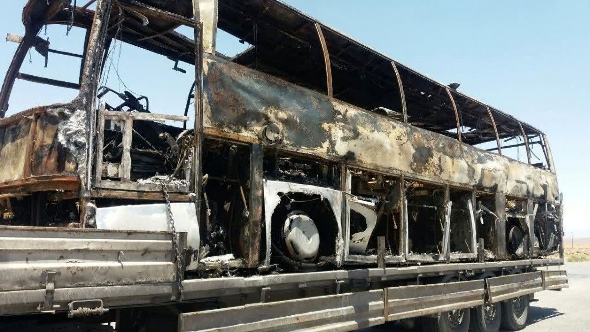 آتش گرفتن ناگهانی اتوبوس پر از مسافر در بزرگراه!