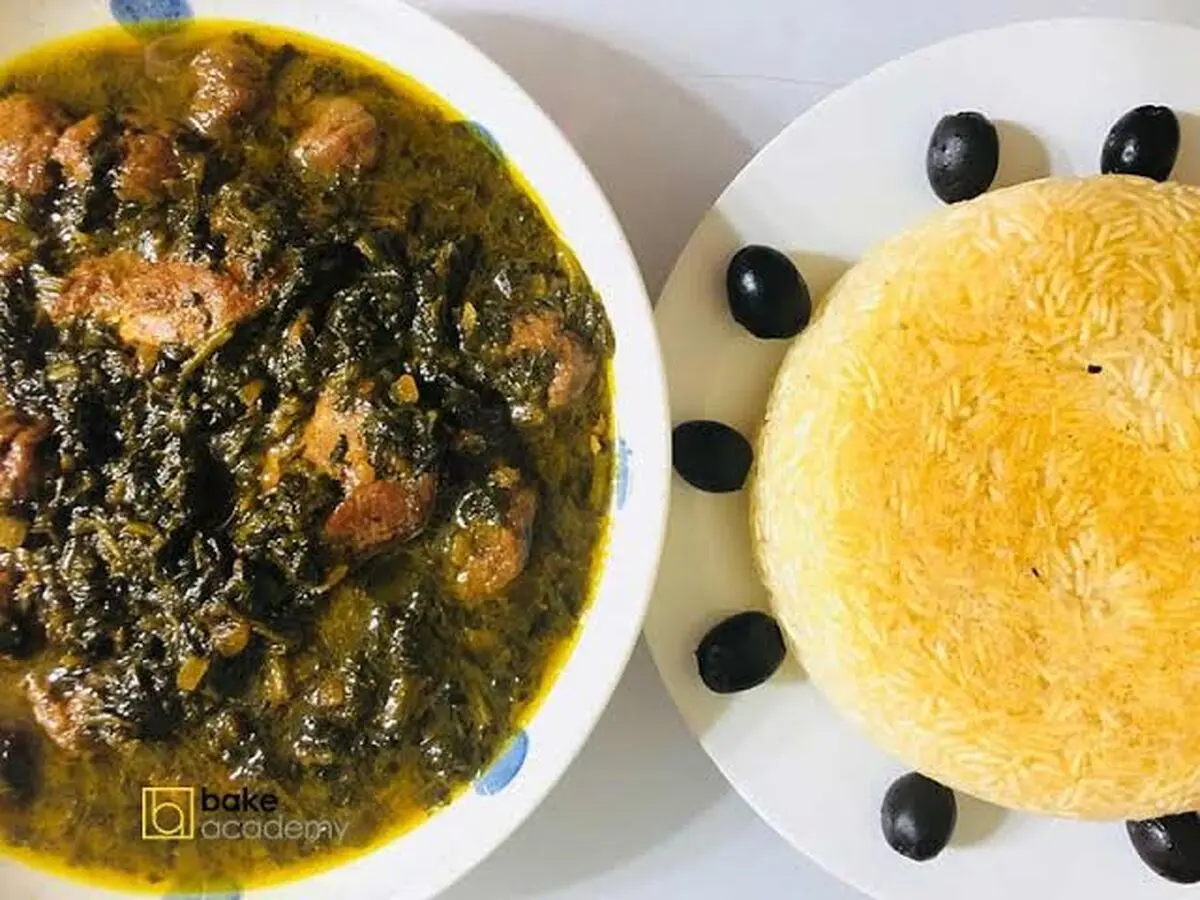 این خورشت مرغ با ترکیب اسفناج و رب انار غافلگیرتان می‌کند