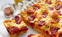 طرز تهیه پیتزا دیترویت؛ مشهورترین پیتزای امریکایی
