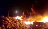 اولین تصاویر از حریق در کارخانه شیرین عسل تبریز