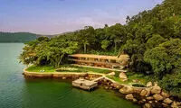 معماری استثنایی خانه‌ای با یک صخره بزرگ در وسطش! 