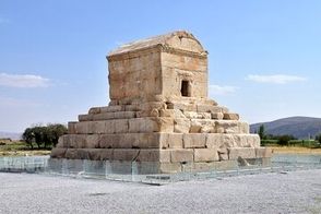مقبره کوروش در زمان سلطنت مظفرالدین‌شاه