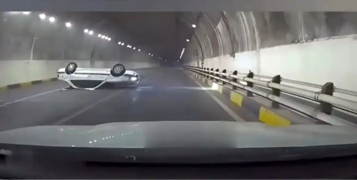 لحظه هولناک واژگونی پژو پارس در شیراز