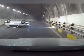 لحظه هولناک واژگونی پژو پارس در شیراز